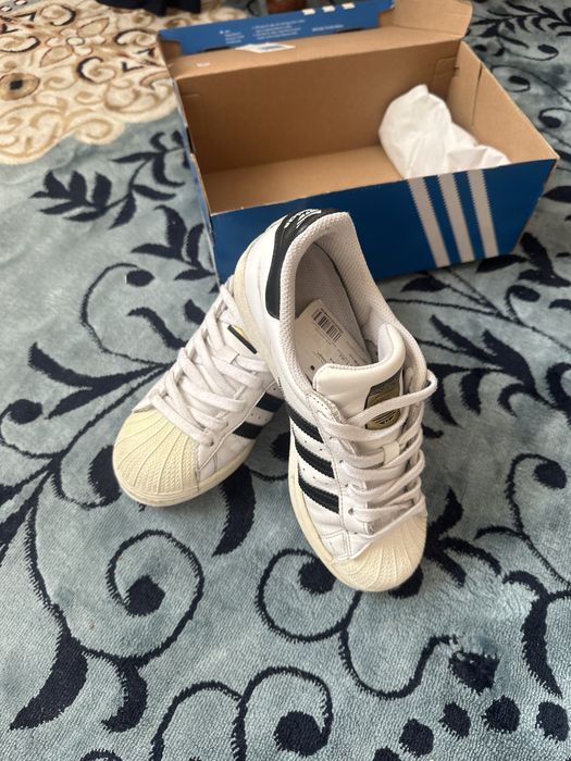 Adidas superstars