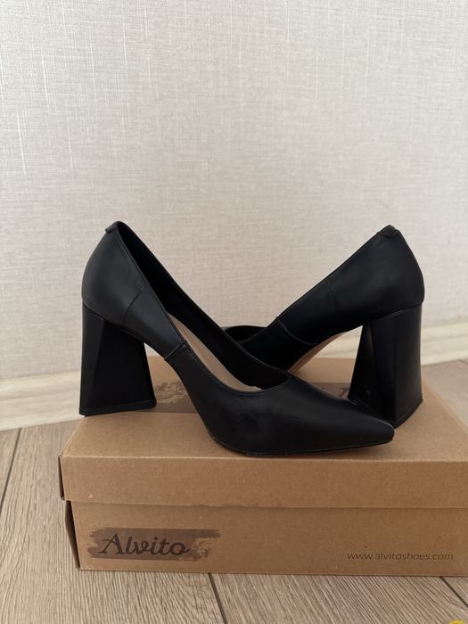 Женские туфли черные