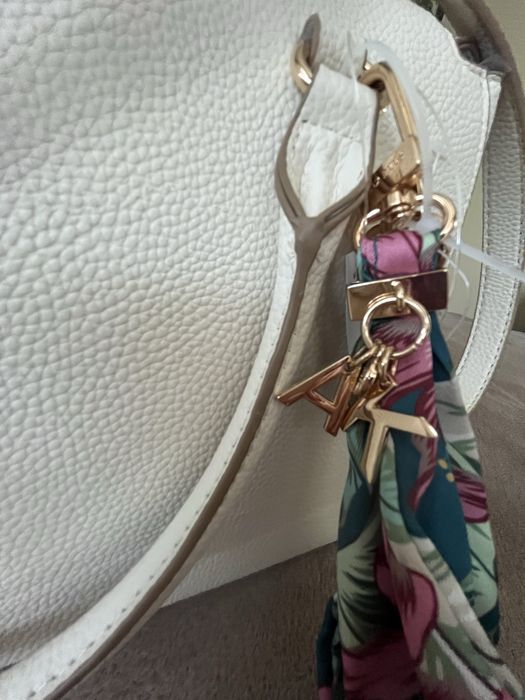 Нова чанта Anne Klein