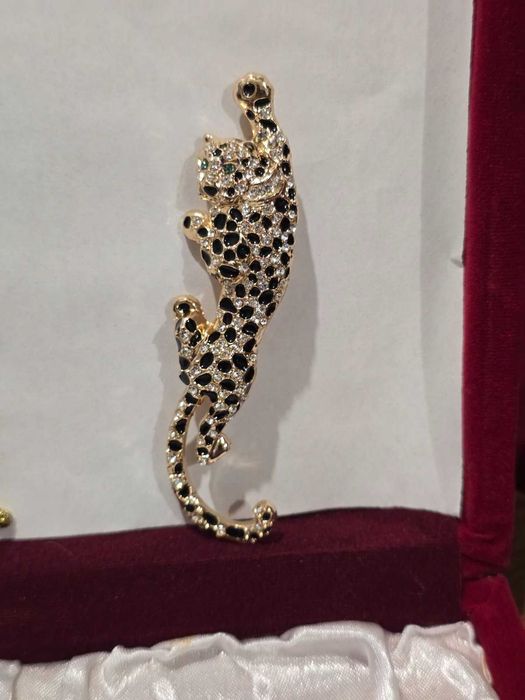 Брошки различни модели