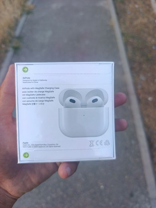 AirPods MagSafe Charging Case