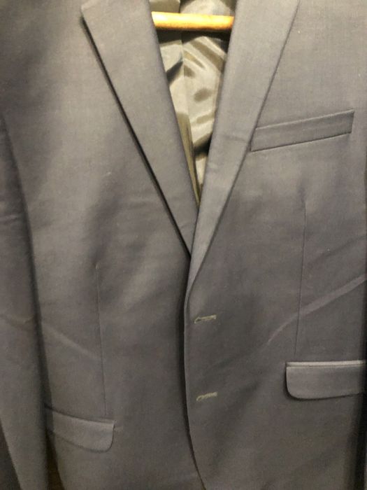 Продам мужские костюмы