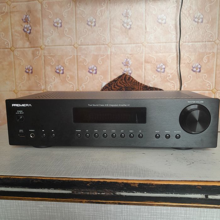 Продаю Российский уселитель Premiera A1.