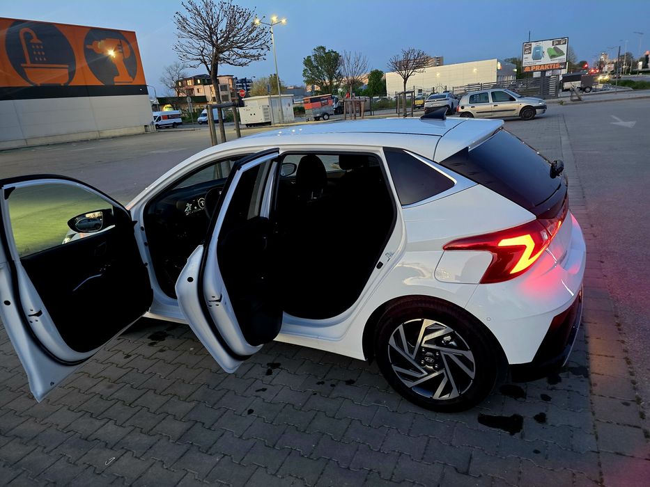 Hyundai i20 Premium Hybrid 2025 Нов 26 км