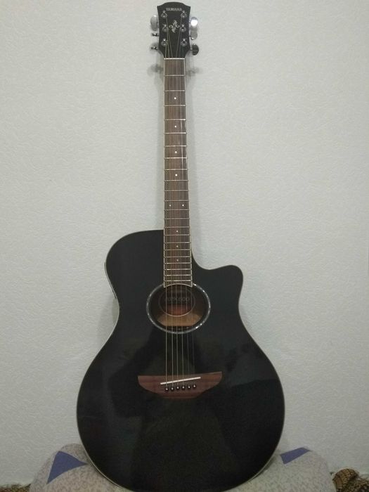 Электроакустическая гитара Yamaha APX600