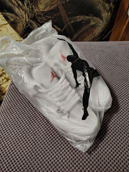 Jordan 4 "White Oreo"