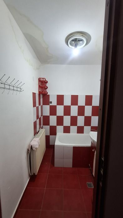 Închiriez garsoniera în Turda  str Tineretului nr 34.