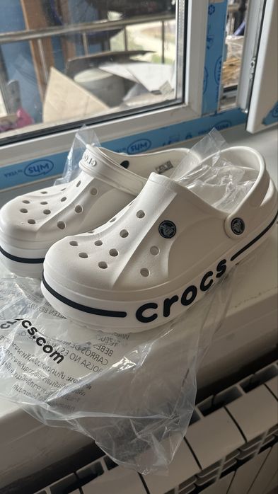 Crocs абсолютно новые