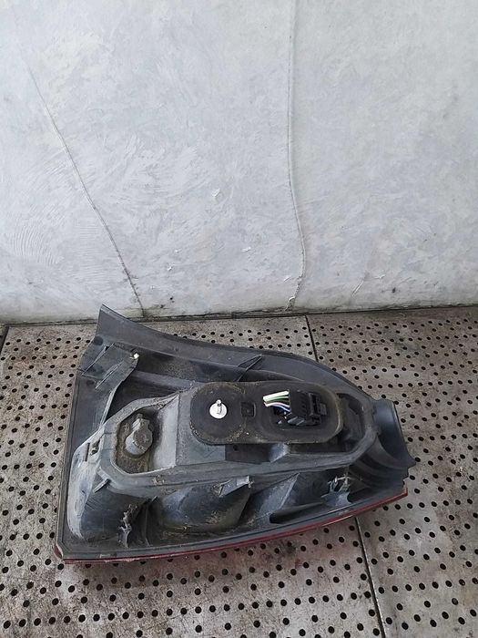 Stop tripla lampa stanga renault twingo 2 8200387888