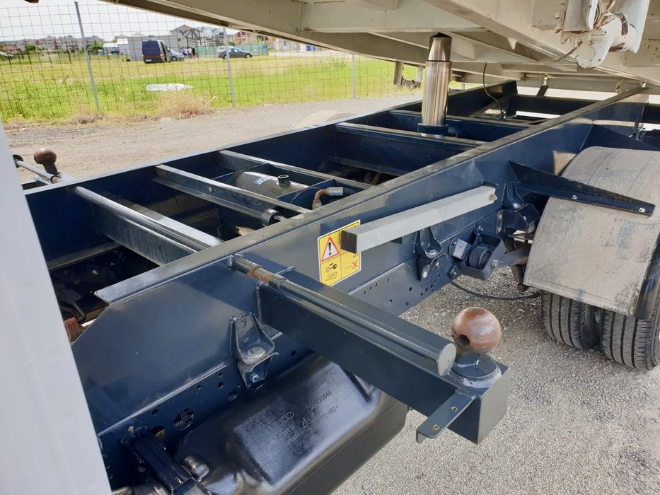 Iveco Daily 35c13, 2016 basculabil pe trei parti