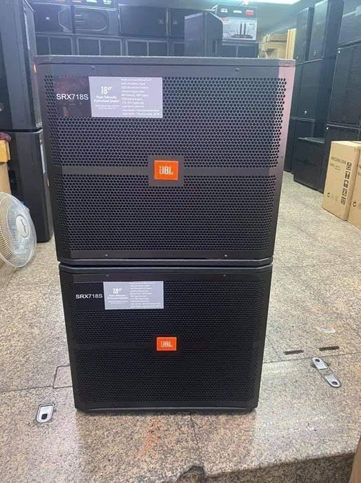 Сабвуфер JBL SRX718