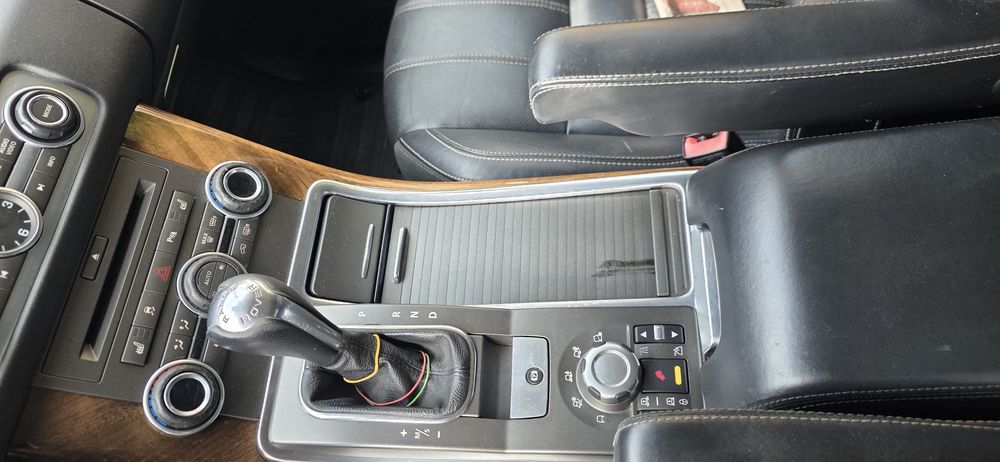 Vând land rover sport cu motor defect pornește dar bate