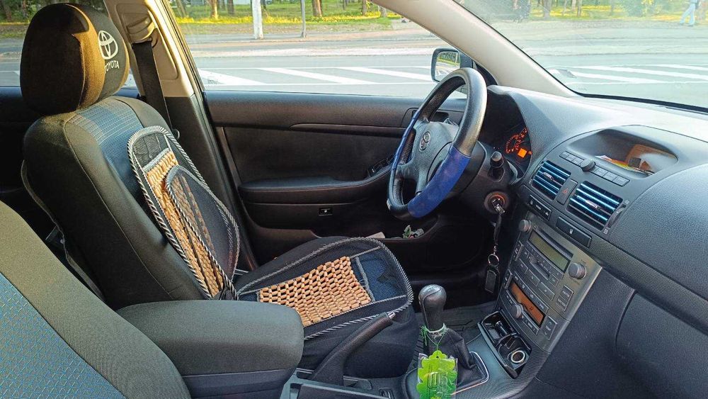 Toyota Avensis Combi 2.0 бензин 147к.с. 2003г.- за части или възстановяване