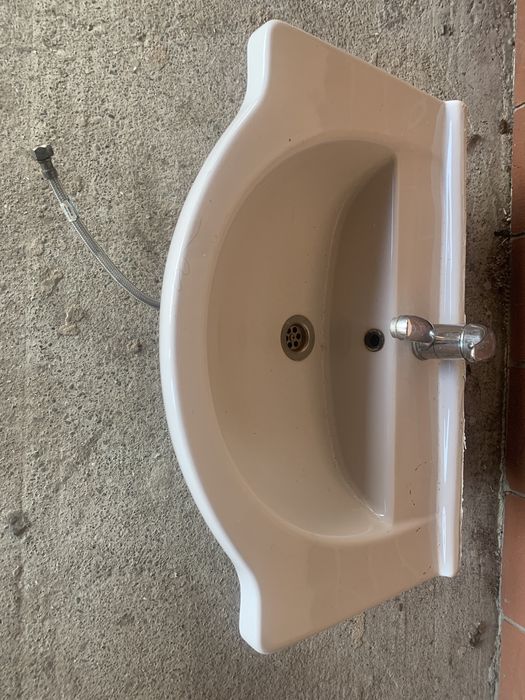 Cada + chiuveta de baie +dulap și oglinda baie