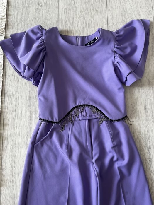 Продам красивый костюм для девочки