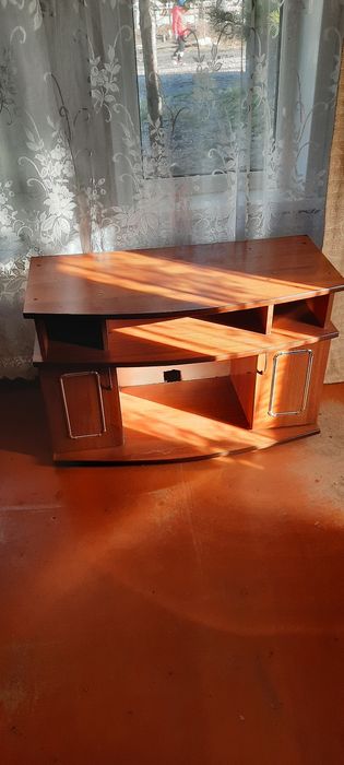 Продам тумбочку под телевизор