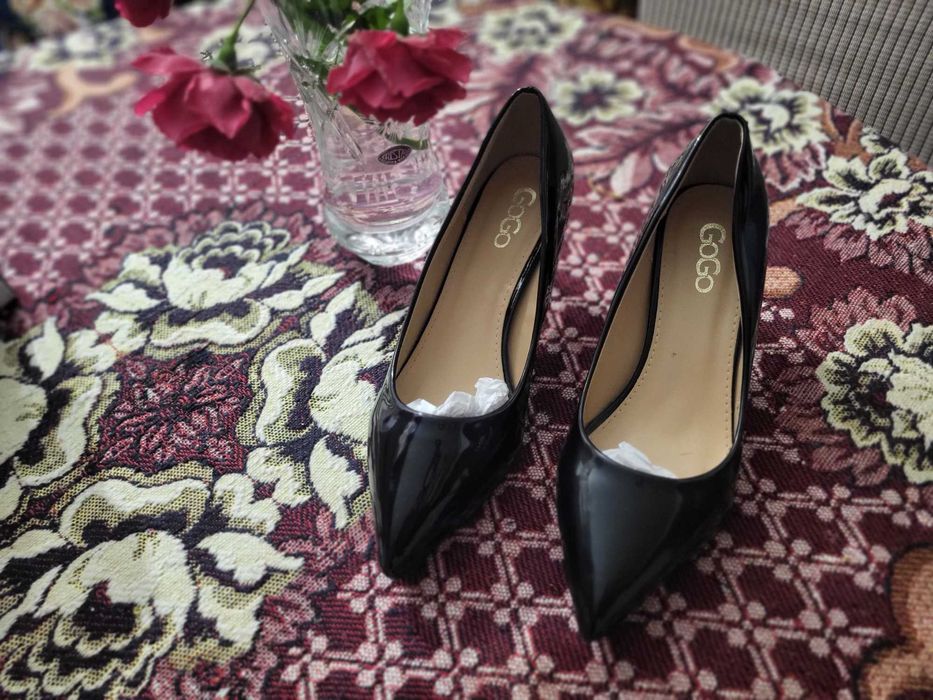 Обувки - лачени обувки