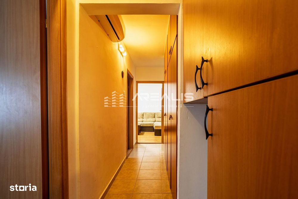 De închiriat -Apartament 3 camere, decomandat, zonă centrală