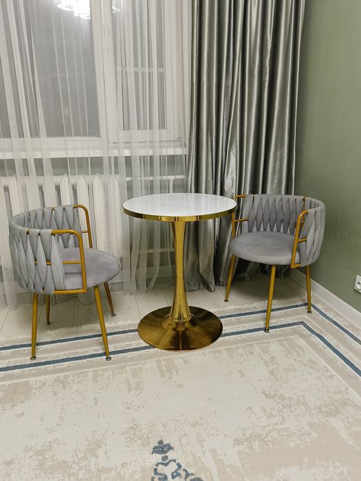 Стол мраморный и  стулья комплект