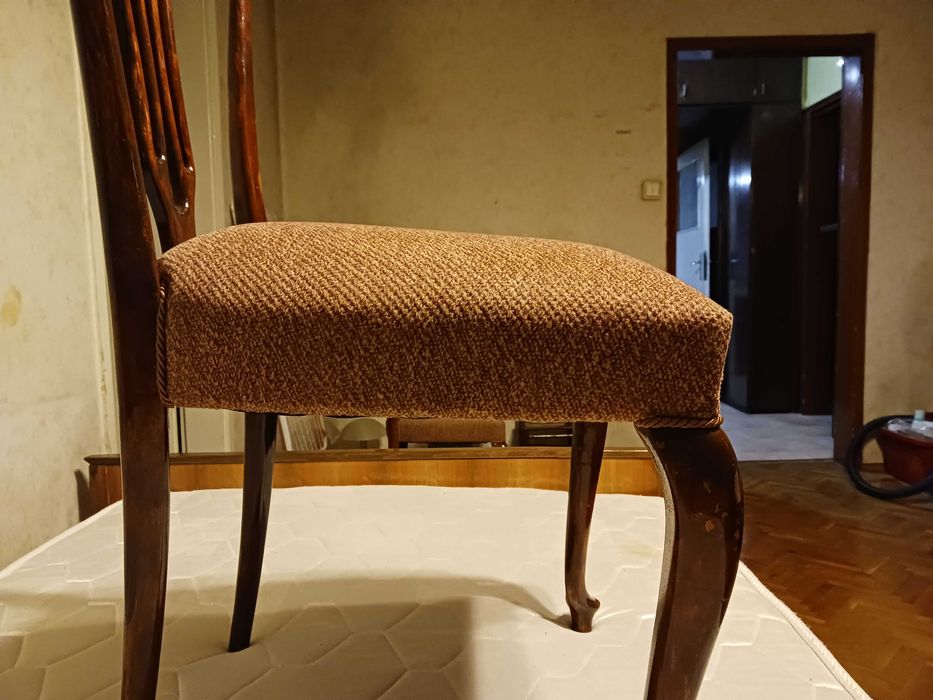 Ниска холна маса и столове