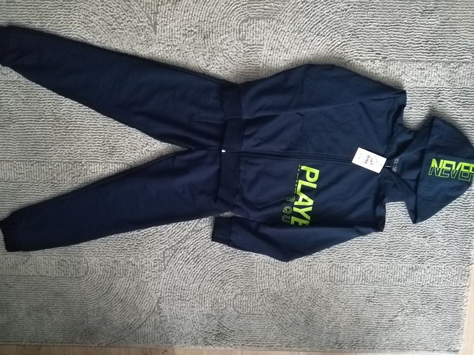 Нови спортни екипи за момче 152 см.