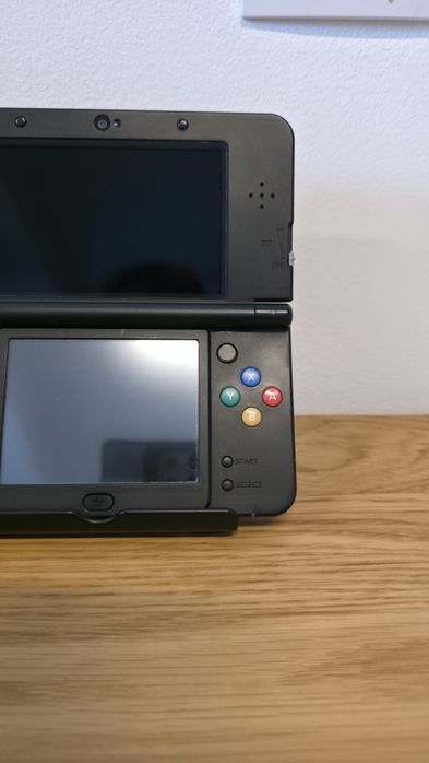 New Nintendo 3DS, Modat,2000 jocuri, 21-în-1, gata de jo