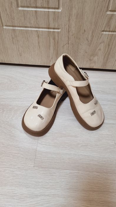 Продам туфли для девочек