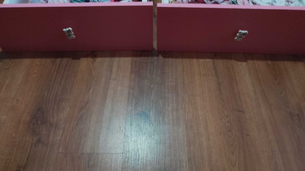 Детска кошетка, която се монтира и като бюро цена 170лв.