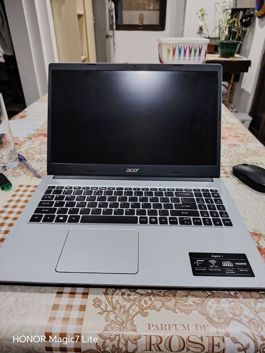 Acer Aspire 3 AMD3020S/8GB/256SSD/FullFH
