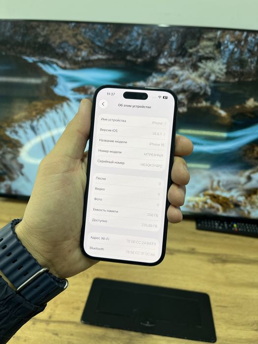 Телефон iPhone 15