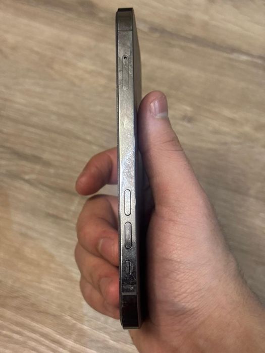 торг есть Айфон 12 про