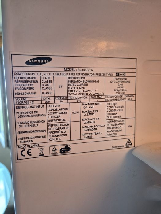 Хладилник с фризьор Samsung