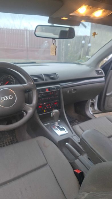 Vând Audi a4 b6 2.0 2001 benzina, clima, geamuri electrice...