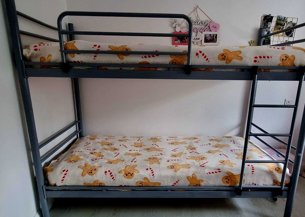 Vând pat supraetajat