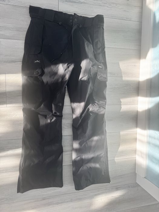 Pantaloni Ski / Snowboard Dope Snow Negri Cargo - Ca noi (purtați 5 zile)