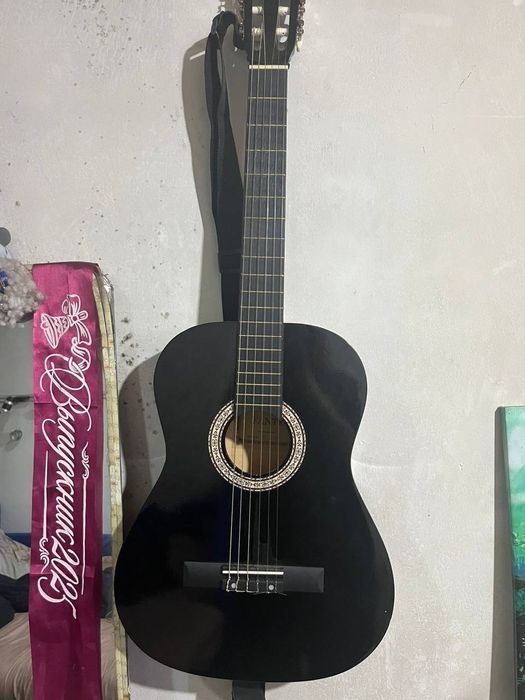 Продам гитару в хорошем состоянии