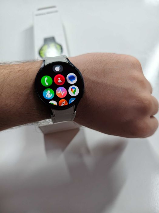 Samsung Galaxy Watch 6 44 мм — идеальное состояние, полный комплект