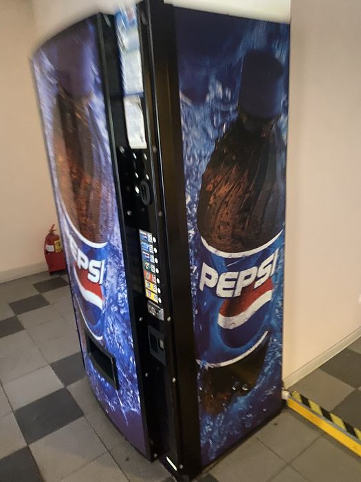 Вендинговый Холодильник раритет напитков