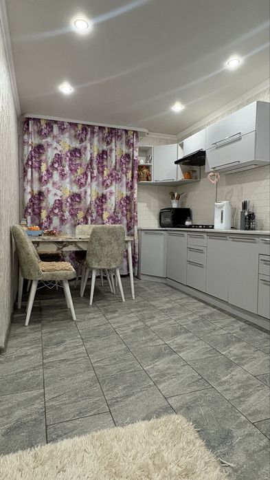 В продаже трехкомнатная квартира