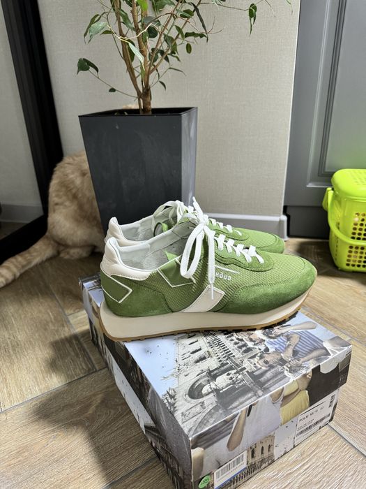 Продам кроссовки