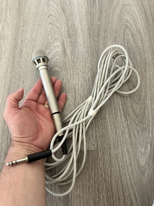 AKG D190E Dynamic Cardioid Microfon ani 70