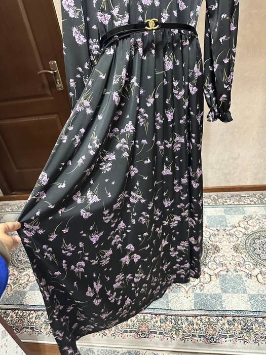 Черное атласное  платье