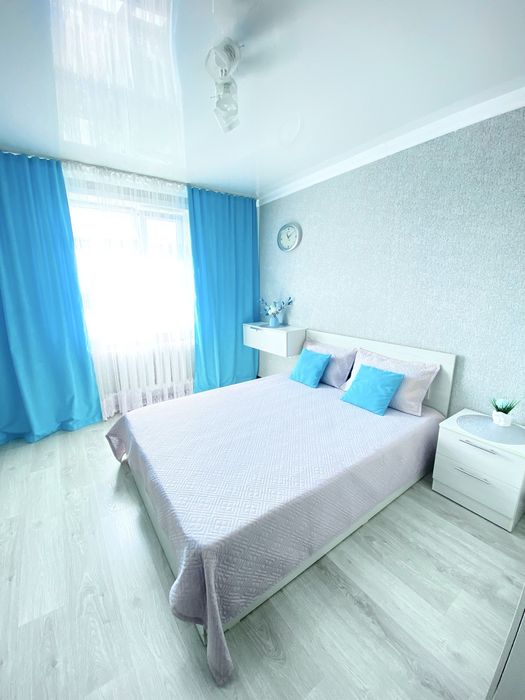 Сдам 2 ком квартиру посуточно . Суворова 6( Артур)