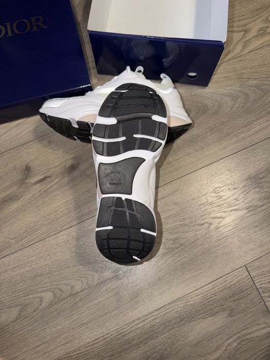 Dior B22