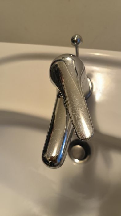 Chiuvetă cu picior + baterie funcțională – stare bună