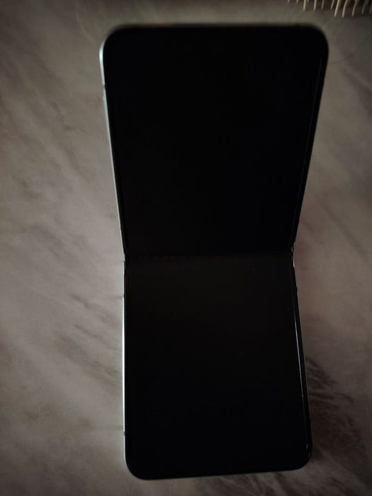 Samsung Z flips 5 256/8gb holati zur