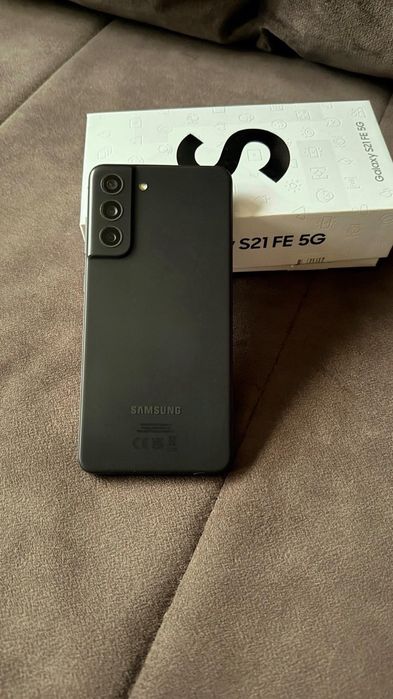 Samsung.  S21 FE
