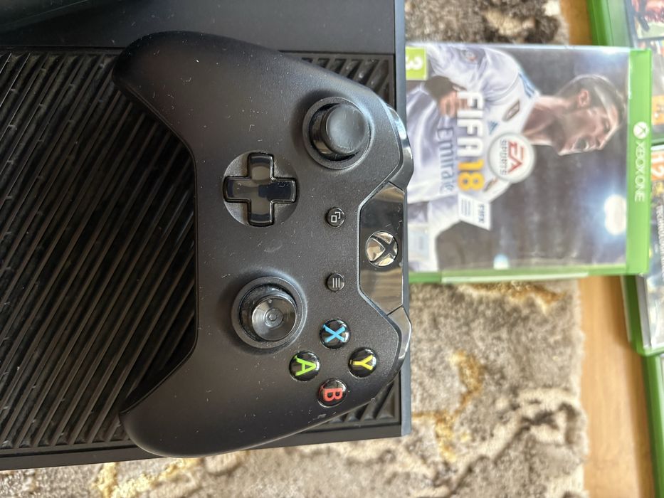 Xbox One 1Tb + 2 Controllere + Kinect(camera) + 13 jocuri