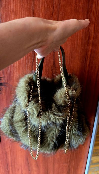 Кокетна чанта в зелено.