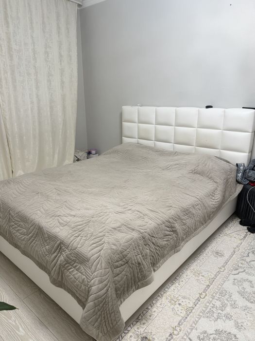 Продам кровать двухспальная с матрасом